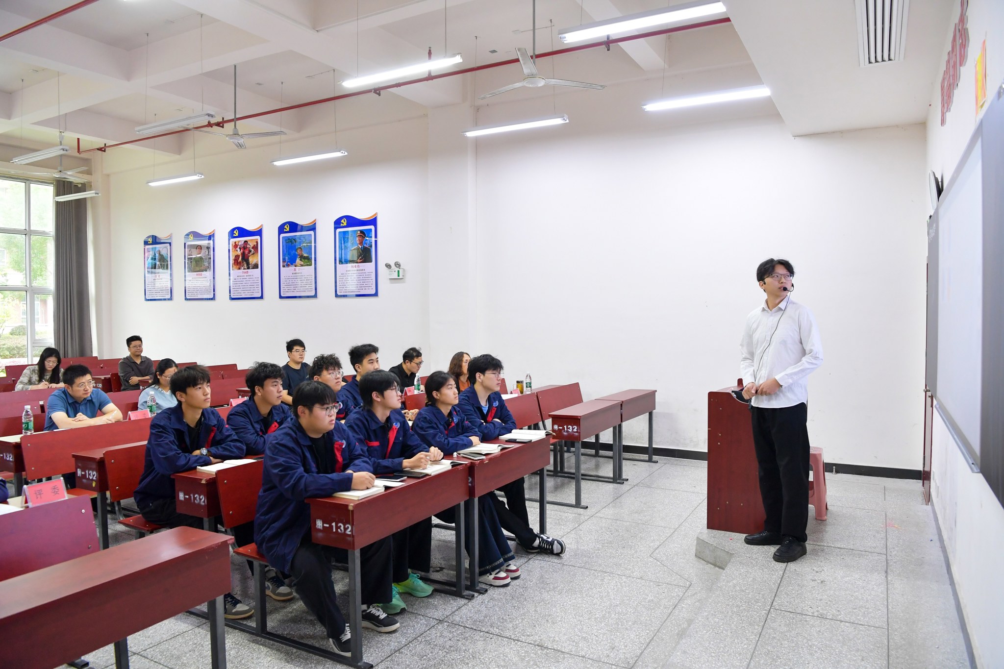 2025.9.20新进教师技能赛 1.jpg 2025.9.20新进教师技能赛 1.jpg