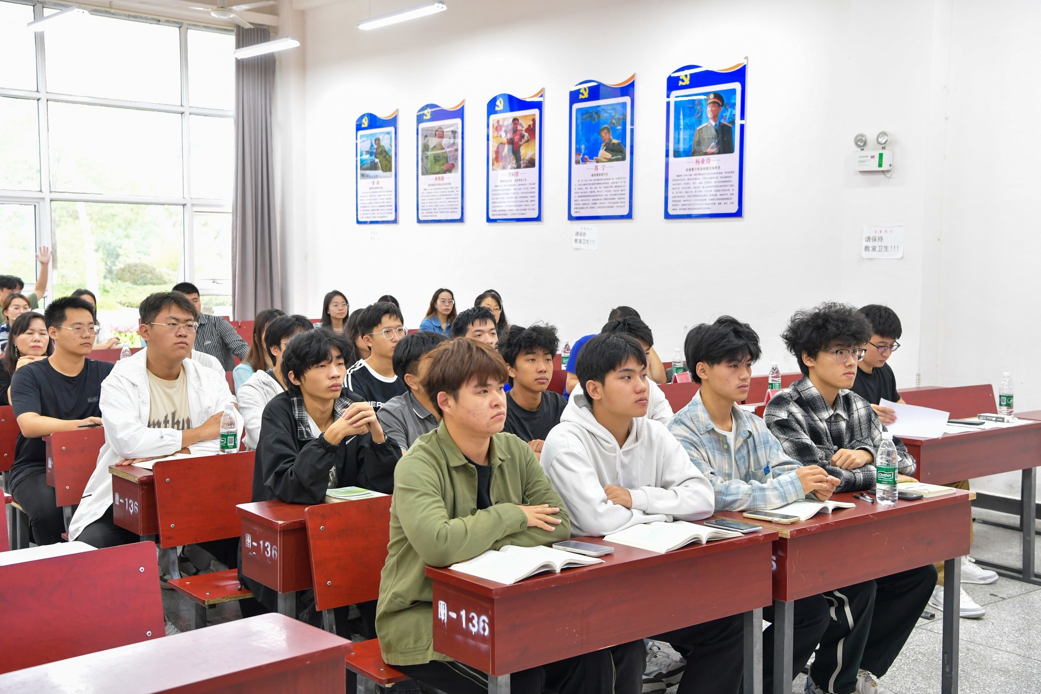 2025.9.20新进教师技能赛 5.jpg 2025.9.20新进教师技能赛 5.jpg